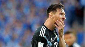 Messi se lamenta tras fallar un penal ante Islandia