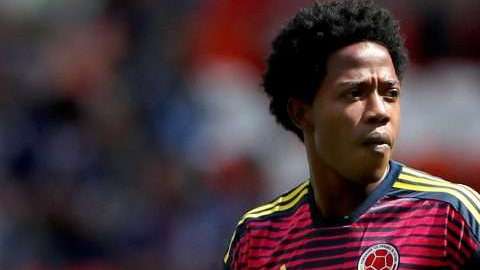 El centrocampista colombiano Carlos Sánchez vive horas de incertidumbre en Rusia. (Foto: EFE/Esteban Biba)