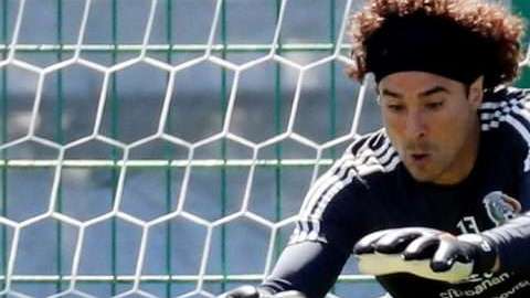 El arquero mexicano Guillermo Ochoa es hasta ahora el más exigido en Rusia 2018. (Foto: EFE/EPA/FELIPE TRUEBA)