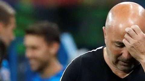 El técnico argentino Jorge Sampaoli podría no dirigir el tercer partido de Argentina en Rusia. (Foto: EFE/Kiko Huesca)