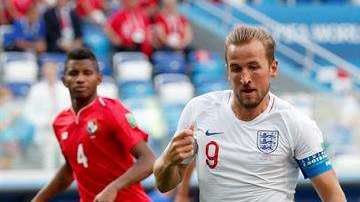 Harry Kane y Román Torres. EFE