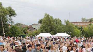 Residentes de Bronnitsy celebran el cumpleaños del argentino Lionel Messi. (Foto: EFE/Lavandeira jr)