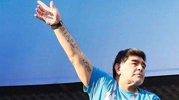 Maradona fue blanco de la polémica por su comportamiento en el triunfo de Argentina sobre Nigeria