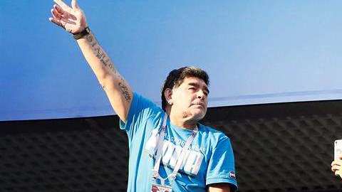 Maradona fue blanco de la polémica por su comportamiento en el triunfo de Argentina sobre Nigeria