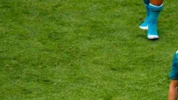 Mesut Oezil no toleró los señalamientos de los aficionados germanos. (Foto: EFE/EPA/DIEGO AZUBEL)