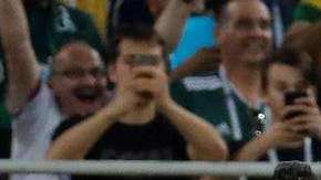 Paulinho abrió el camino del triunfo para Brasil. EFE