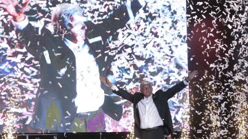 López Obrador cerró su campaña en el Estadio Azteca.