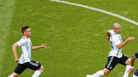 Argentina detrás de Mbappé. EFE