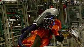 En el ensamblaje de autos la presencia humana es cada vez menor./Archivo