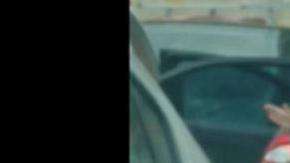 El bebé estaba en su cochecito.