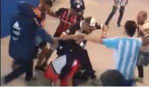 Hinchas argentinos golpearon sin piedad a dos croatas