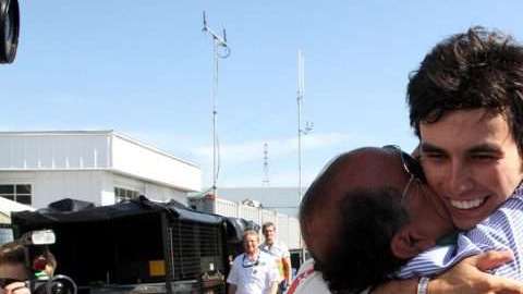 El padre de Checo Pérez es también candidato al Senado por la coalición de AMLO.