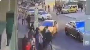 El taxi se subió sobre la acera y atropelló a ocho personas