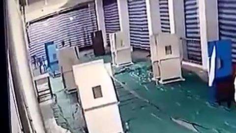 El padre no podía más con la presión de amigos y familiares.