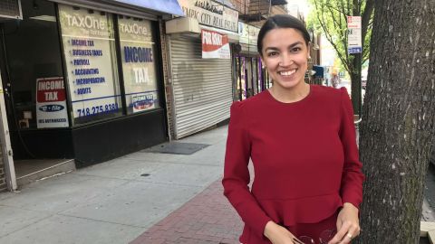 La puertorriqueña Alexandria Ocasio-Cortez derrotó el martes al demócrata Joe Crowley