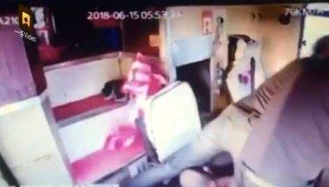 La reacción del pasajero fue inmediata.