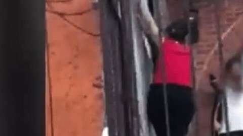 La mujer solo quería recuperar su propiedad.