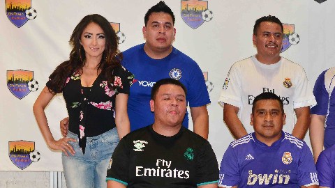 Los Dragones se convirtieron en campeones de la Recopa de los viernes en Chitown Futbol. (Javier Quiroz / La Raza)