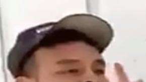 La atacante alegó que le estaban dejando escombros en su patio.