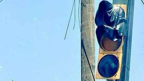 Así lucen los semáforos por el calor.