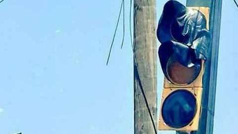 Así lucen los semáforos por el calor.