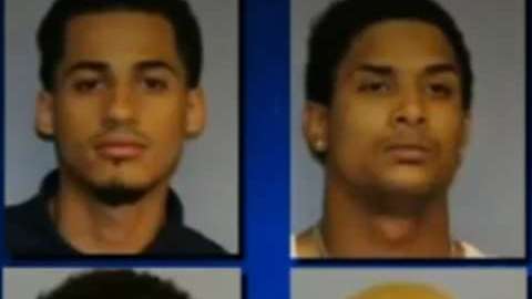 Jonaiki Martínez-Estrella y José Tavarez, segundo y tercero, respectivamente, del montaje superior.