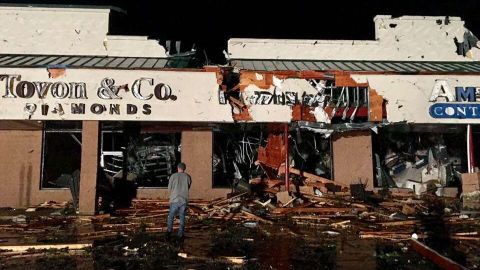 Los daños de la tormenta parecen causados por un tornado.