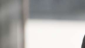 Luis Miguel, en una de las imágenes promocionales de Luis Miguel La Serie.