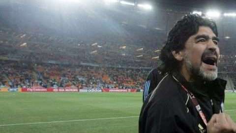 Maradona salió del estadio Luzhnikí encantado con México.