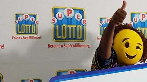 La ganadora halló cómo recoger el premio sin mostrar quién es.