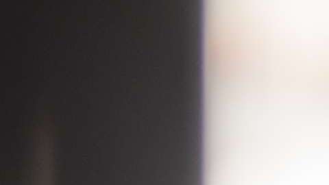 Eugenio Derbez en una escena de "Overboard".