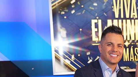 Jacqueline Bracamontes y Karim Mendiburu