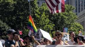 Los manifestantes pidieron la reunificación de más de 2,000 niños con sus padres.
