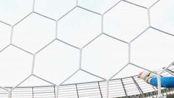 El mexicano Guillermo le hace una atajada imposible a Neymar en Brasil 2014.  (Foto: Robert Cianflone/Getty Images)