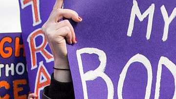 La Administración Trump busca impedir el acceso al aborto y regular las decisiones personales de las mujeres sobre sus cuerpos.