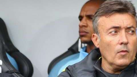 El nuevo técnico del NYCFC Domenec Torrent en la banca del Manchester City.  (Foto: Michael Steele/Getty Images)