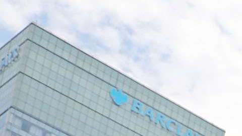 Miles celebran el solsticio de verano de 2017 en NY con prácticas de yoga.