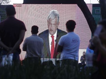 López Obrador lidera las encuestas con más de 30 puntos de ventaja.