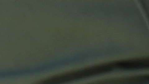 Un niño y su padre, originarios de Honduras, durante la petición de asilo a agentes fronterizos. / FOTO: John Moore/Getty Images