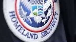 La secretaria Betsy DeVos dice que autoridades escolares no deberían llamar a ICE.