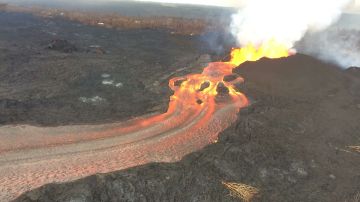 La lava que brota de la fisura 8 sigue muy activa en Hawaii.