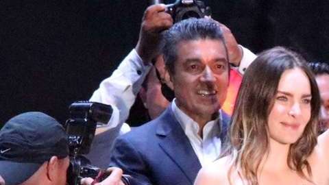 La cantante Belinda formó parte del show musical en el cierre de campaña de AMLO.