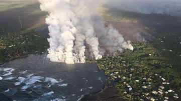 La bahía Kapoho en Hawaii se llena con la lava del Kilauea.