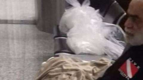 Nizam Hussein Shalak quedó atrapado en un aeropuerto de Ecuador.