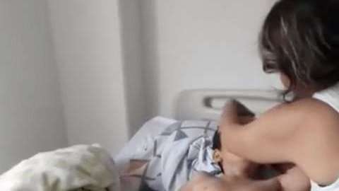 Niño suplica que lo dejen morir.