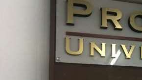 Entrada a Prodee University, una de las instituciones involucradas en el complot.