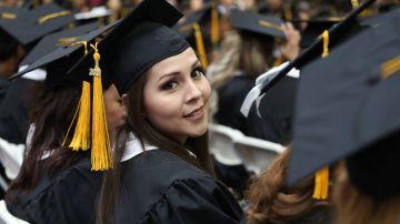 La Universidad St. Augustine tiene un destacado historial en la educación y graduación de profesionales hispanos, quienes gracias a su formación académica logran mejores empleos, mayores ingresos y un futuro más promisorio.