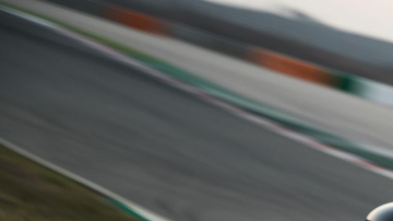 Uno de los autos más poderosos en una autopista sin límites.