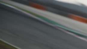 Uno de los autos más poderosos en una autopista sin límites.