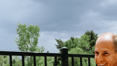 El protagonista de esta historia es un perro con muchas más virtudes que defectos.